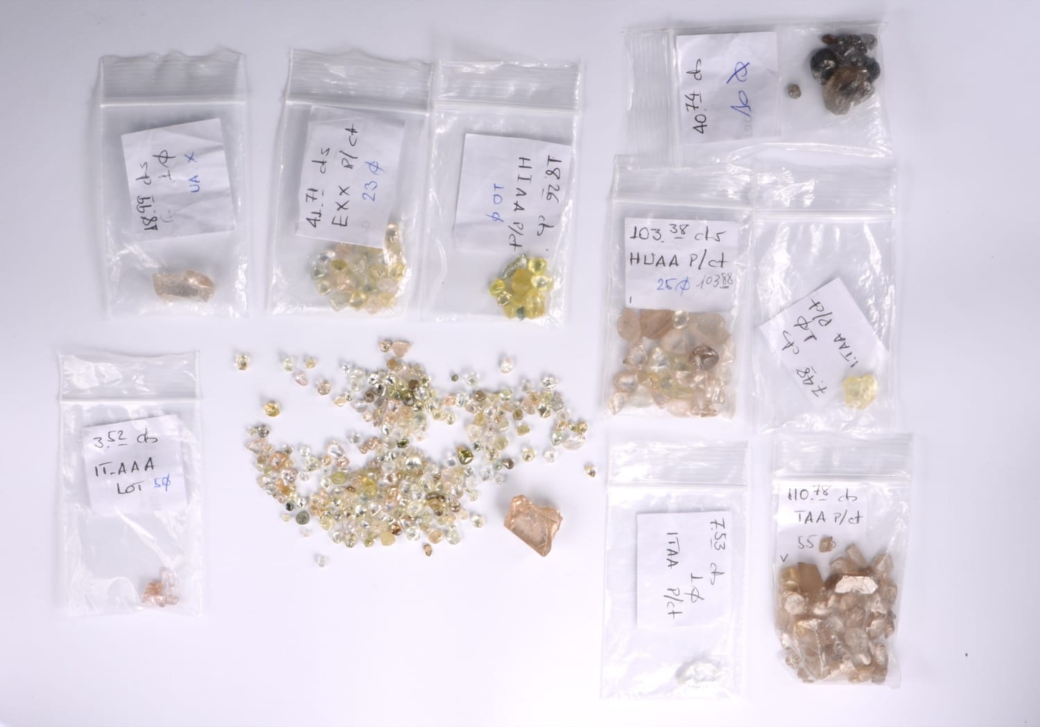 Graded diamond parcels at the VHENY desk in Antwerp